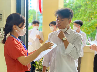 Thí sinh thi tốt nghiệp THPT ăn xôi gấc, xôi đỗ để mong thi tốt