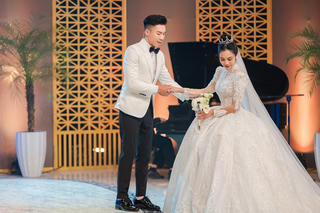 Osen Ngọc Mai mặc váy cưới, bất ngờ được Quốc Nghiệp cầu hôn