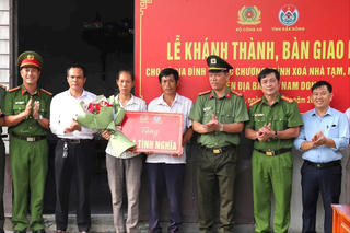 Đắk Nông: Bàn giao nhà tình nghĩa cho hộ khó khăn ở xã Nam Dong