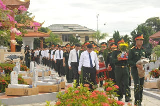 Trang nghiêm lễ truy điệu và an táng 6 hài cốt liệt sĩ