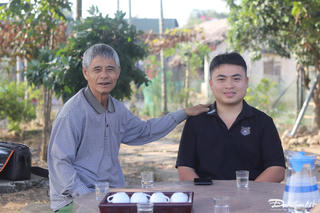 Chàng trai mồ côi tình nguyện nhập ngũ