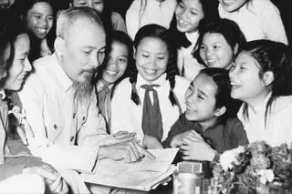 Tư tưởng Hồ Chí Minh về công tác cán bộ