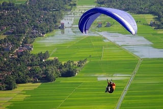  Festival dù lượn lần đầu tiên được tổ chức tại biển Hải Tiến
