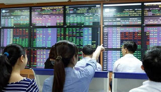 Thị trường chứng khoán nỗ lực nâng hạng