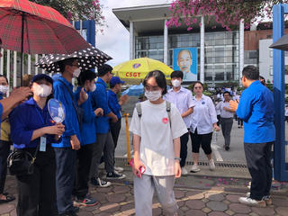 Hà Nội: Một số thí sinh 'sốc' với đề thi môn Toán lạ