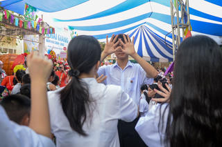 Lễ khai giảng ở trường khiếm thính