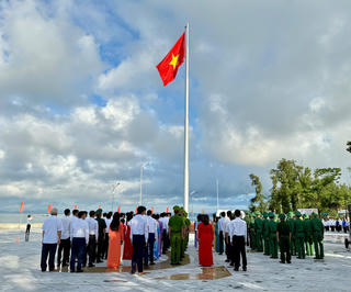Thiêng liêng Lễ thượng cờ trên đảo tiền tiêu Cô Tô ngày Quốc khánh