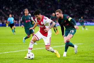 Thắng 3-0 Ajax, Liverpool vào vòng 1/8 Champions League