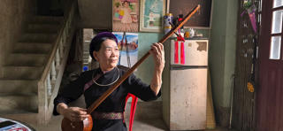 Những người gìn giữ văn hóa bản, làng