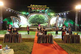 Lễ hội Trà Shan tuyết 'Tinh hoa giữa trời mây'