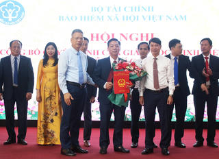 Ông Nguyễn Duy Phương giữ chức Giám đốc Bảo hiểm Xã hội khu vực XVIII