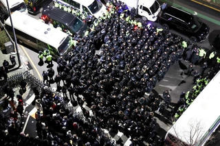 Tổng thống Yoon Suk Yeol bị bắt giữ