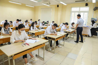 Thí sinh dồn sức thi môn Toán