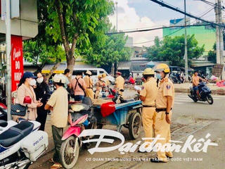 TPHCM: Đồng loạt ra quân tình nguyện điều tiết giao thông