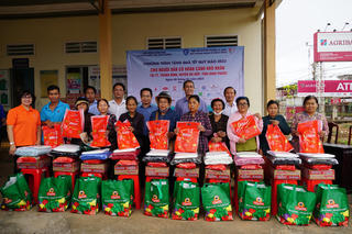 Trao quà Tết cho người dân tại hai huyện khó khăn của tỉnh Bình Phước