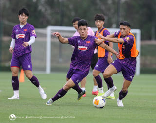 Tuyển thủ U23 Việt Nam nỗ lực tập luyện trước trận gặp U23 Jordan