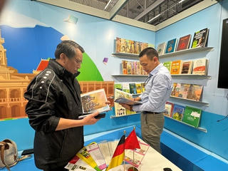 Đưa văn học Việt Nam ra thế giới: Cần chiến lược bài bản và dài hơi