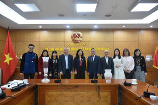 Thứ trưởng Bộ Ngoại giao gặp gỡ lãnh đạo Liên hiệp hội người Việt Nam tại  Séc