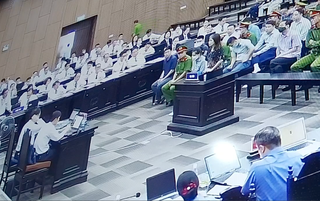 Doanh nghiệp 'cảm ơn' 200 triệu đồng, cựu Thư ký Thứ trưởng Bộ Y tế nói 'chưa đủ'