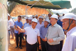 Bộ trưởng Bộ Xây dựng Trần Hồng Minh làm việc với tỉnh Cao Bằng