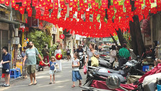 Hà Nội rực rỡ cờ hoa mừng đại lễ 30/4