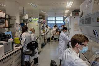 Vaccine: Sự thật và ‘thuyết âm mưu’