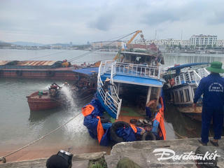 Hàng loạt tàu du lịch Hạ Long được trục vớt đã trở thành... sắt vụn