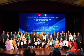 'Người đi dép cao su'