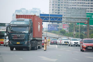 CSGT Hà Nội tổng kiểm soát xe khách, xe container: Nhiều tài xế ủng hộ