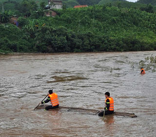 Quảng Ninh: Tìm thấy thi thể cháu bé sau 2 ngày bị lũ cuốn trôi