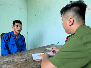 Bắt nam thanh niên xô ngã người bán thịt heo để cướp 1 triệu đồng và điện thoại