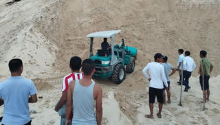 Học sinh lớp 7 bị cát vùi lấp tử vong khi chơi cùng nhóm bạn