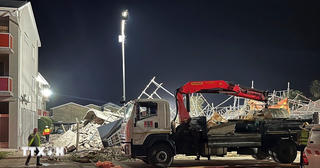 Tìm thấy người sống sót bị chôn vùi 5 ngày sau vụ sập tòa nhà ở Nam Phi