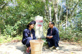 Những “cây đại thụ” giữa rừng già vùng biên