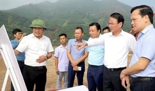 Bí thư Tỉnh ủy Phú Thọ thăm 2 xã đặc biệt khó khăn trong chuyến công tác thực tế đầu tiên