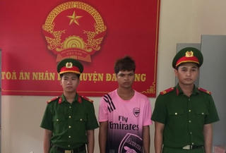 Bắt tạm giam nam thanh niên ‘Chống người thi hành công vụ’
