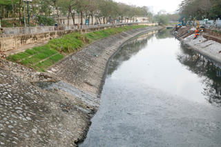 Nguồn nước suy kiệt, ô nhiễm gia tăng