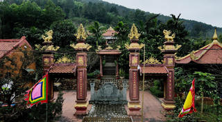 Vẻ đẹp của ngôi đền được xây dựng từ đá ong ở Hà Tĩnh