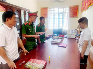 Bắt đối tượng chiếm đoạt tài sản bằng hình thức mua bán facebook ‘tích xanh’