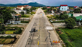 Gần 3km đường QL1A qua Hà Tĩnh thường xuyên hư hỏng, chắp vá