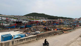 Tàu thuyền khẩn trương vào nơi tránh trú an toàn