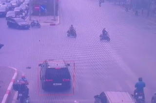 Đưa người bị nạn đi cấp cứu, tài xế ô tô vượt đèn đỏ được xóa lỗi phạt nguội