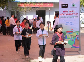 Bản Pe và CHIN-SU kỷ niệm ngày nhà giáo theo cách đặc biệt