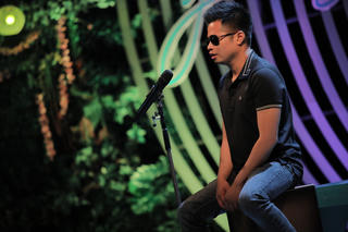 Con đường âm nhạc của chàng ca sĩ khiếm thị Hà Văn Đông