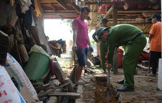 Xóa nhà tạm, giúp đồng bào an cư