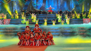 Rộn ràng sắc màu Ngày hội văn hóa các dân tộc rất ít người