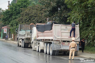 Xử lý nghiêm xe quá khổ, quá tải sau phản ánh của Báo Đại Đoàn Kết