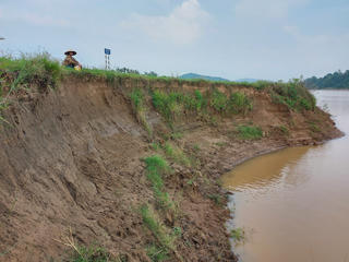 Bãi bồi trôi theo dòng nước