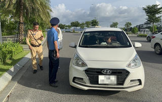 Quảng Ninh: Mạnh tay xử lý xe 'dù'