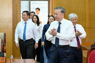Tổng Bí thư Tô Lâm đến dự làm việc và trao Quyết định của Bộ Chính trị về thành lập Cơ quan Ủy ban Trung ương Mặt trận Tổ quốc Việt Nam